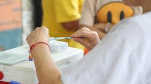 "Accediendo a Derechos" llega a Gonz&aacute;lez Cat&aacute;n e Isidro Casanova con servicios y vacunaci&oacute;n gratuita