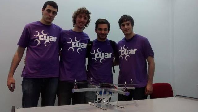 Estudiantes fueron premiados por crear el primer drone argentino