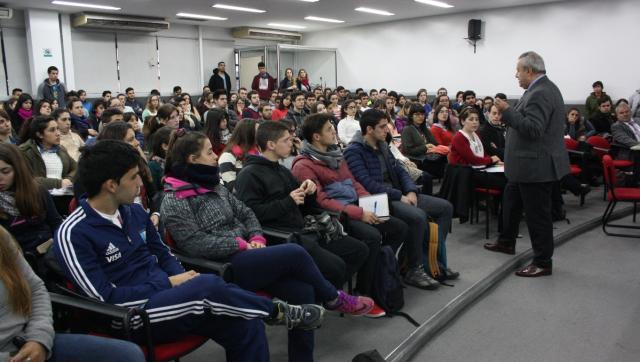 Más de 250 alumnos de la UNLaM, interesados en obtener beca de estudio en EEUU