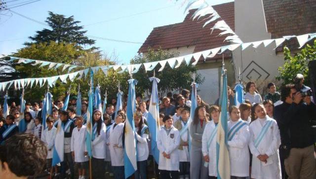 La educación abandonada: cierra temporalmente escuela de El Palomar por agua contaminada y riesgo de derrumbe