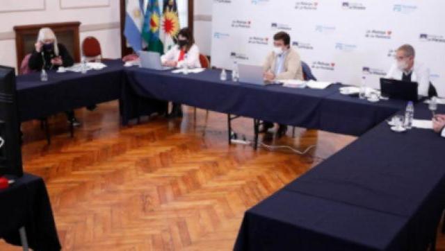 Reunión de Fernando Espinoza con expertos epidemiólogos e infectólogos